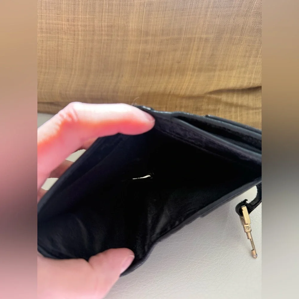 Gucci Black Wallet with Gold Hardware - Picture 7 of 7